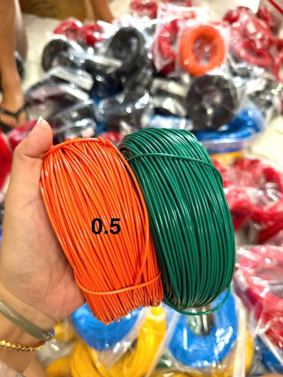 dây điện một màu dùng trong hệ thống điện xe hơi