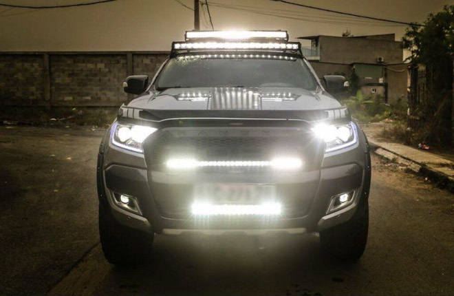 Đèn LED bar trên xe bán tải